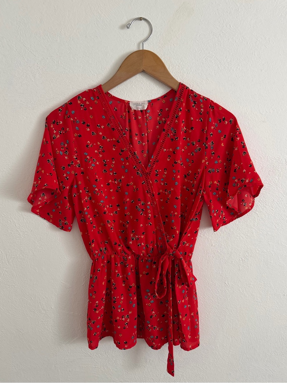Sienna Sky Boho Red Floral Peplum Wrap Top Size Small Flutter Sleeve